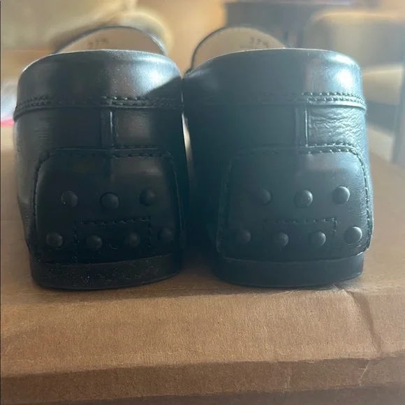 Tod's Black Leather Flats with Gold Chain - Picture 2 of 3